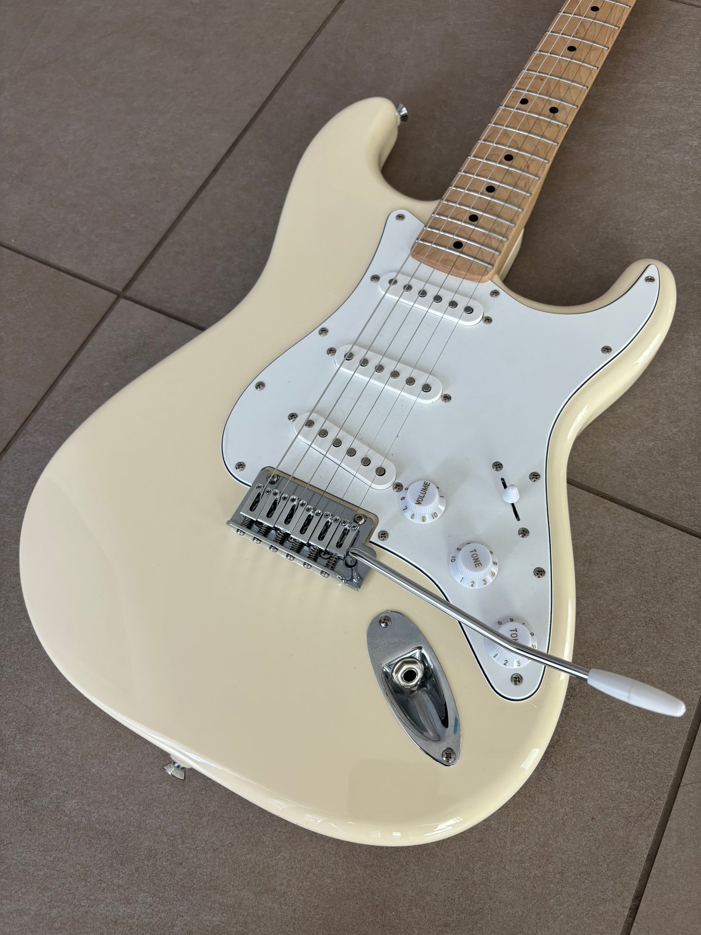 Fender Squier Affinity Stratocaster Electric Guitar