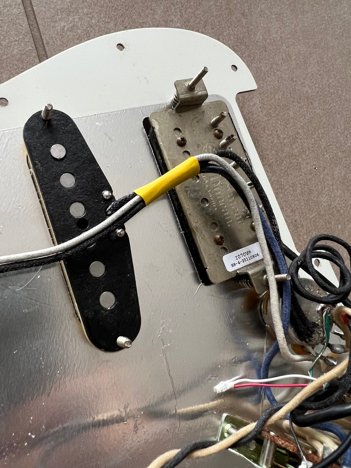 Fender Stratocaster Loaded Pickguard HSS w/ Seymour Duncan Humbucker