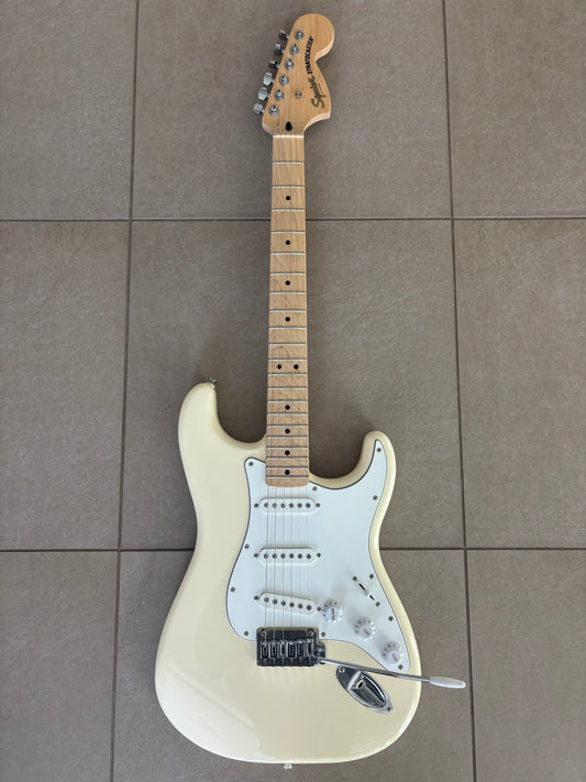 Fender Squier Affinity Stratocaster Electric Guitar