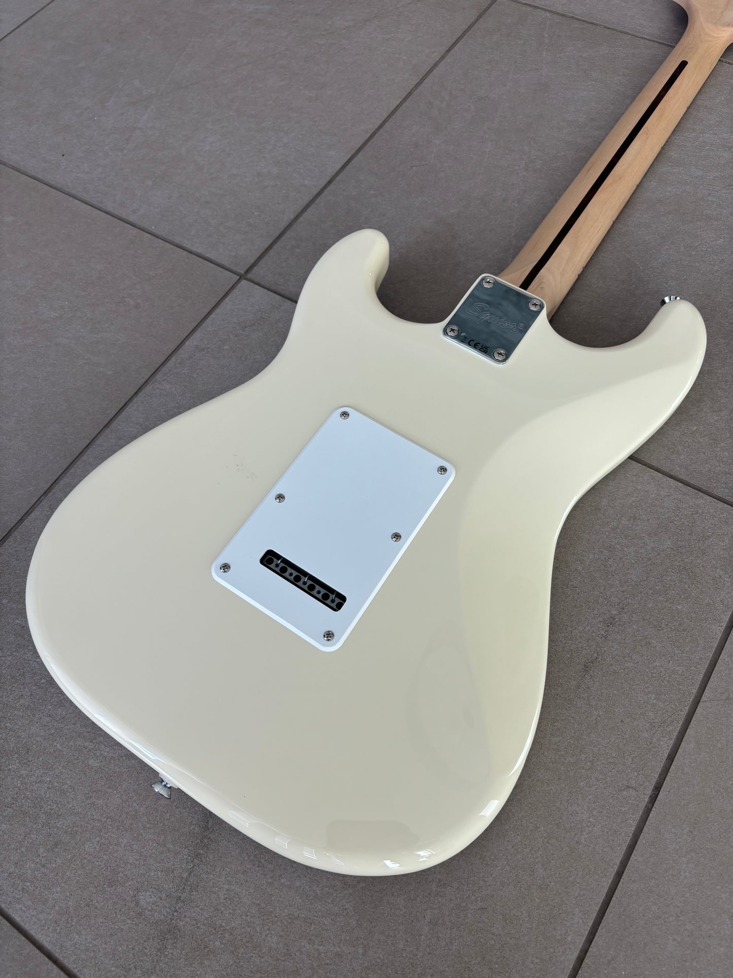 Fender Squier Affinity Stratocaster Electric Guitar