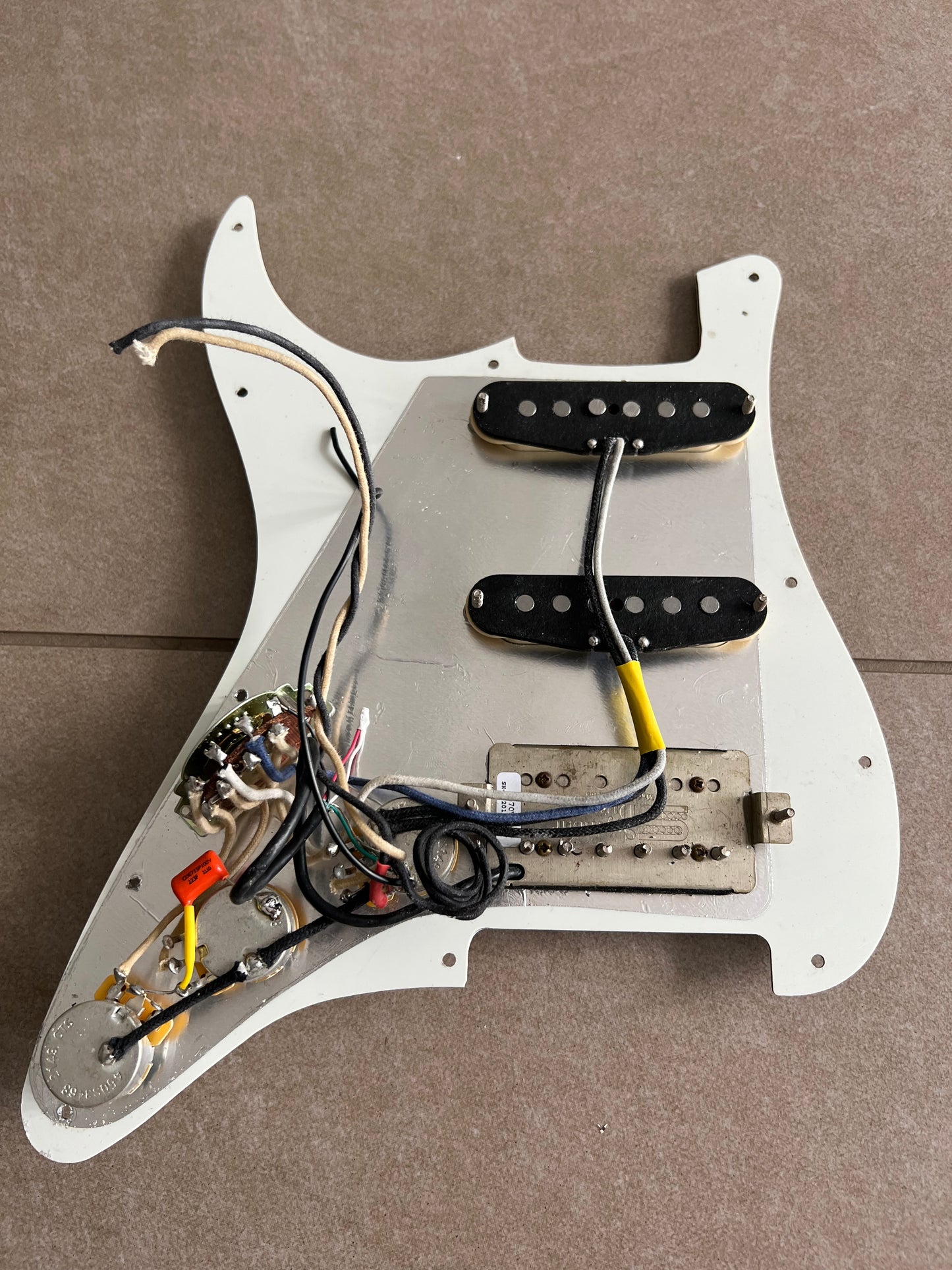 Fender Stratocaster Loaded Pickguard HSS w/ Seymour Duncan Humbucker