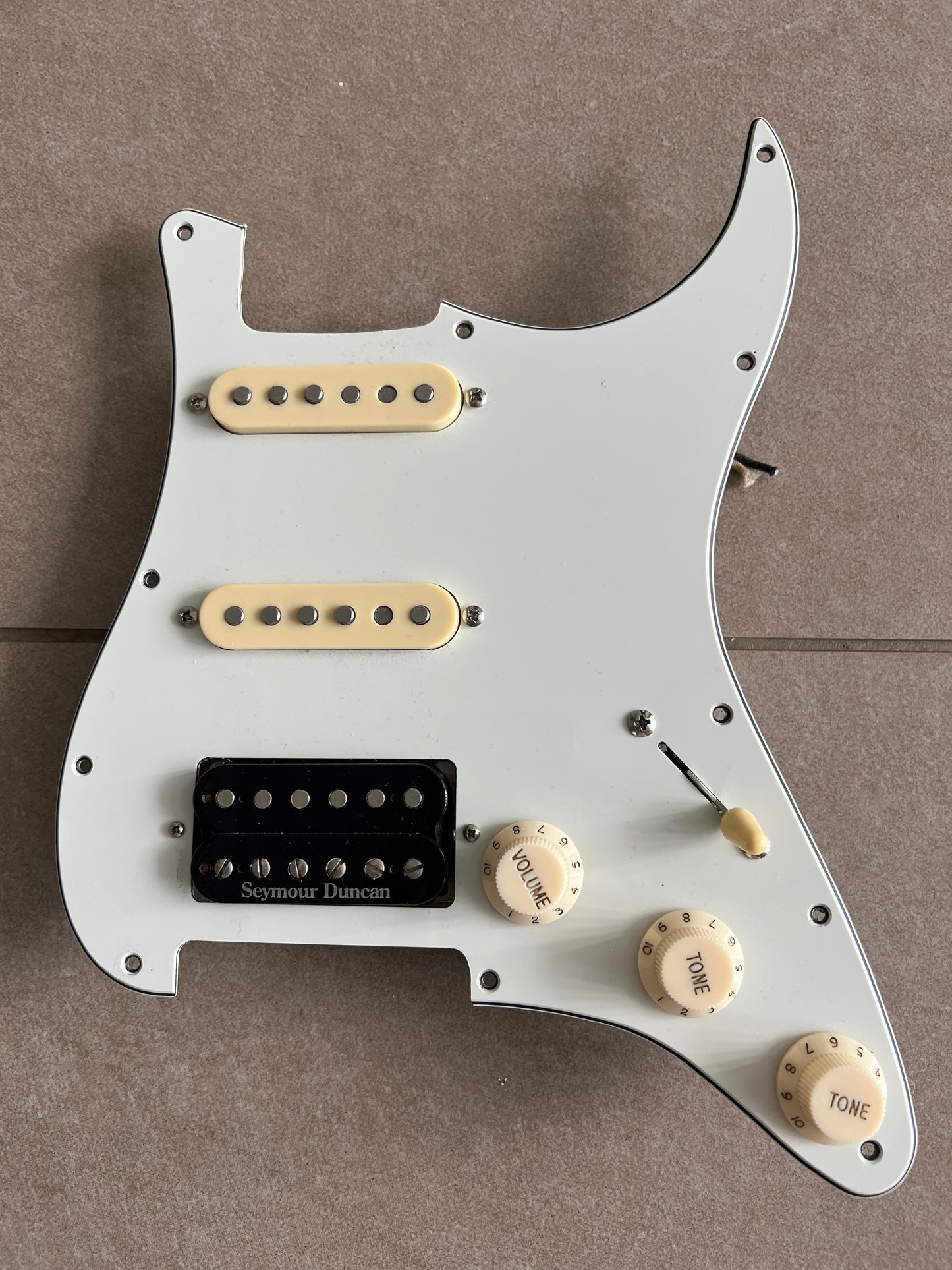 Fender Stratocaster Loaded Pickguard HSS w/ Seymour Duncan Humbucker